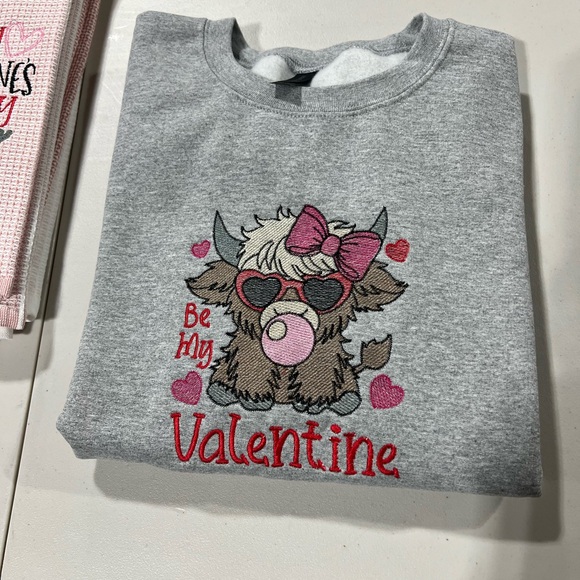 Gildan Tops - Gray Valentine's Graphic Sweatshirt